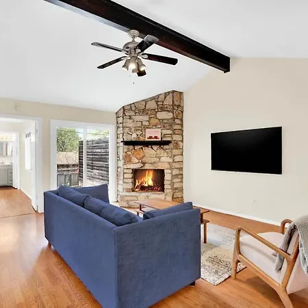 2Br 2Ba Cozy Bungalow With Backyard In Montclaire - Zilker Area